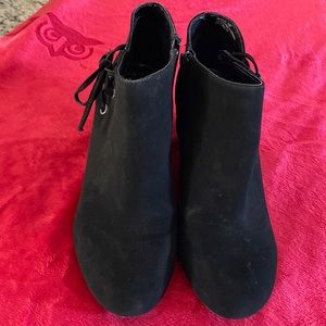 Cute Ankle boots size 8 1/2, worn twice in great condition!